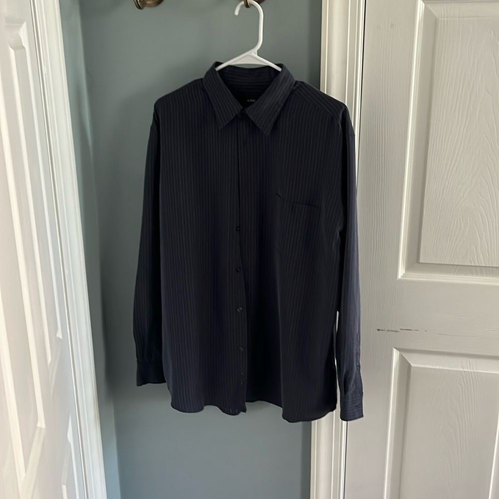 Men’s Alfani buttons down, size large